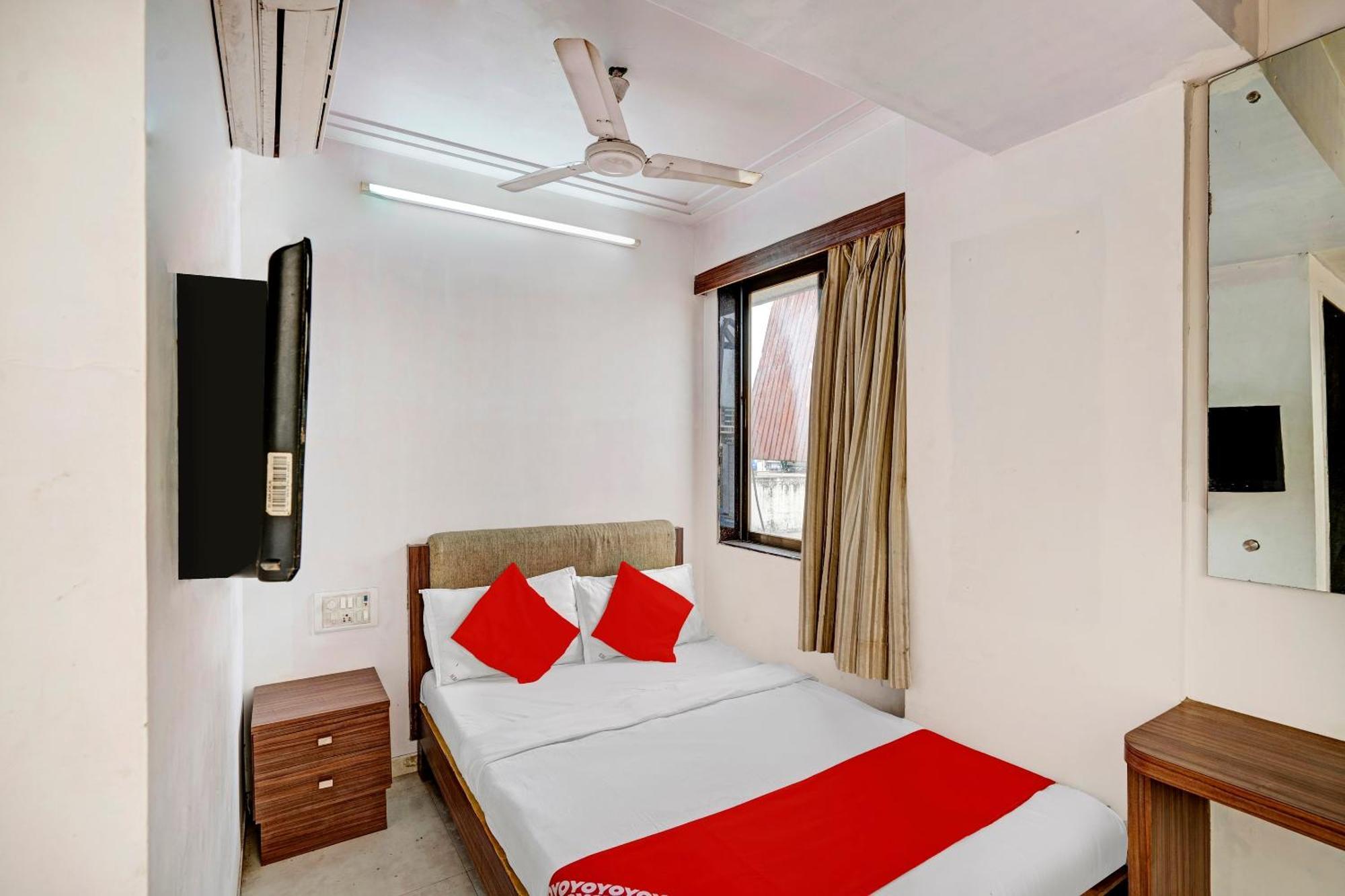 Hotel O Delight Inn Near Andheri Railway Station مومباي المظهر الخارجي الصورة