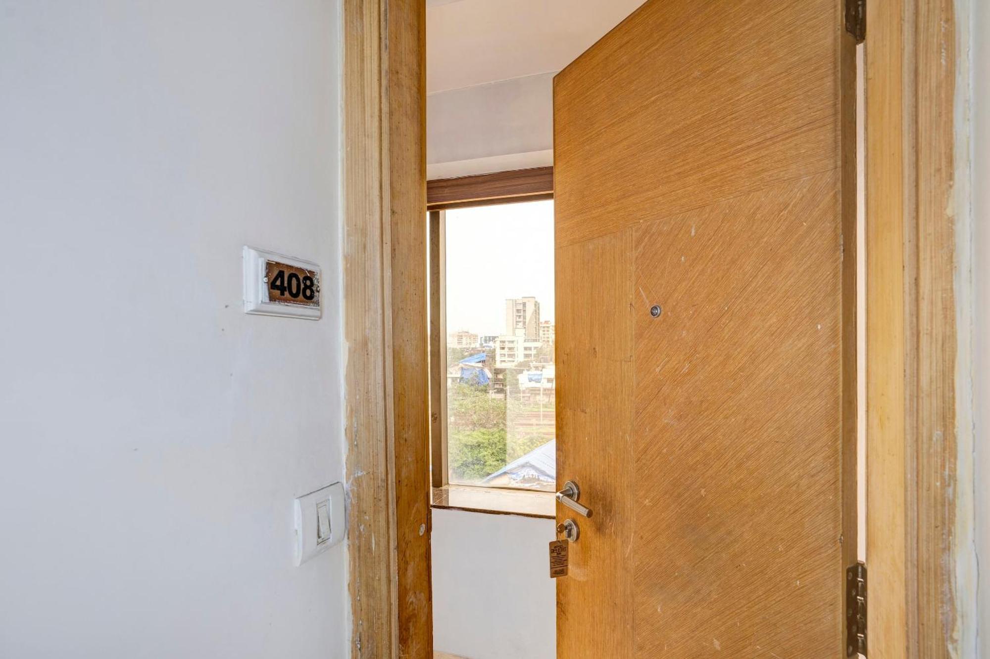 Hotel O Delight Inn Near Andheri Railway Station مومباي المظهر الخارجي الصورة
