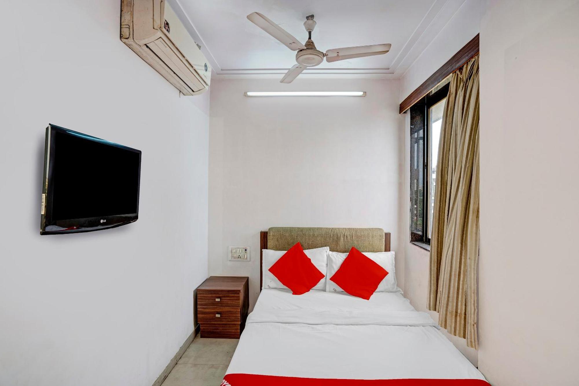 Hotel O Delight Inn Near Andheri Railway Station مومباي المظهر الخارجي الصورة